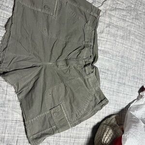 American Eagle Outfitters Green Cargo Shorts Relaxed Fit